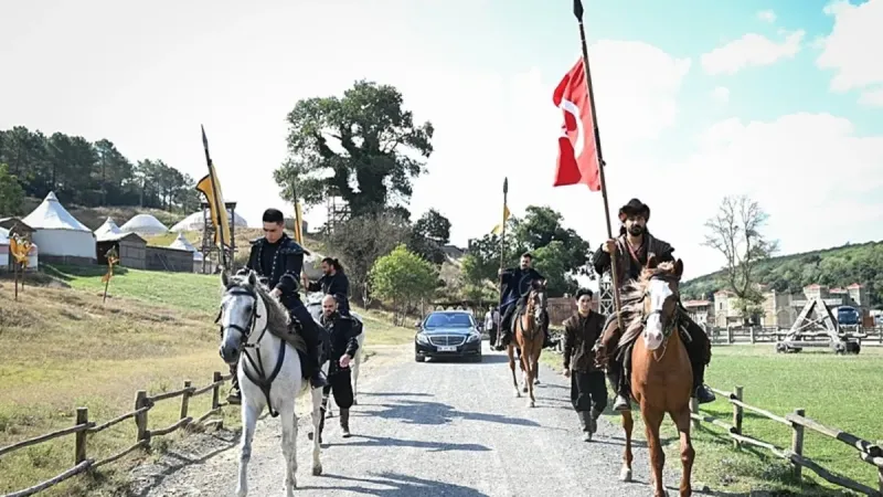 Ersoy'dan Bozdağ Film Platosu Ziyareti! Türk Dizileri Dünyayı Sallıyor!