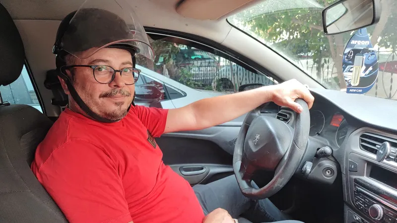 Otomobilde Kask Cezası! Sürücü Şaşkın, Neler Oluyor?