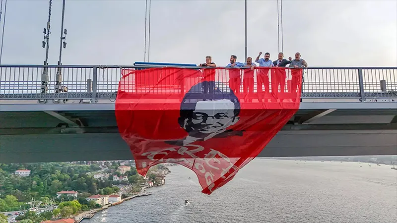 CHP'li vekillere 'İmamoğlu pankartı' fezlekesi