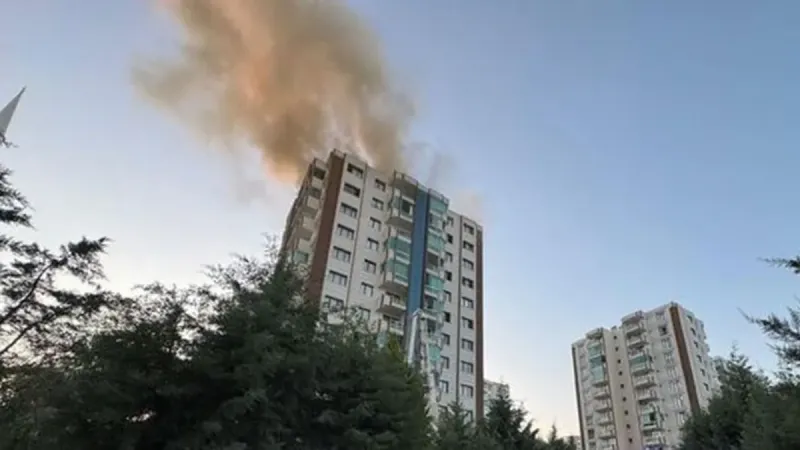 Diyarbakır'da Gökyüzüne Alevler Yükseldi! 13 Katlı Binada Korkunç Yangın!