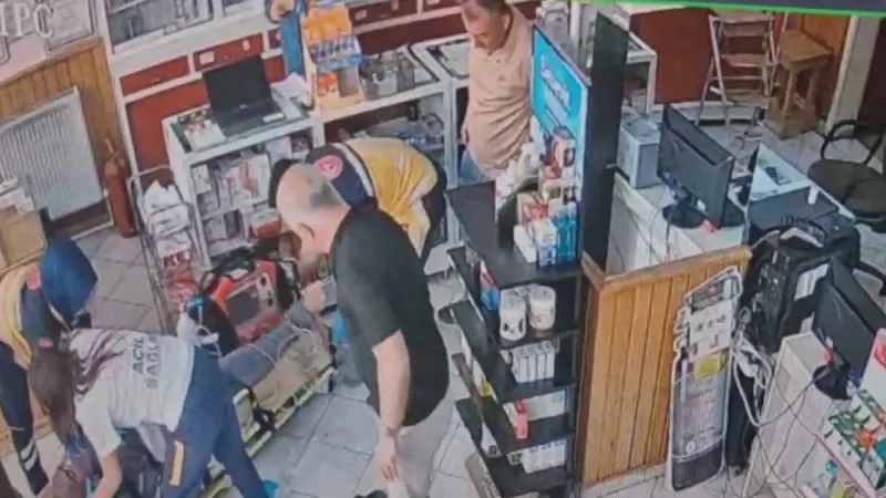 Eczanede Korkunç Anlar! Yaşlı Adam Bir Anda Yere Yığıldı