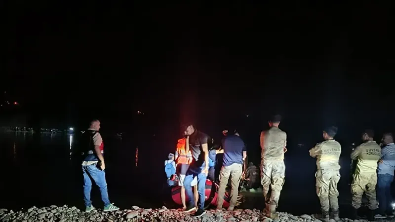 Elazığ’da balık tutmak için denize girmişti: Suda kaybolan 38 yaşındaki adam için arama çalışması başlatıldı!