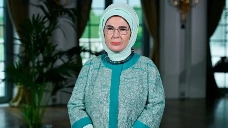 Emine Erdoğan'dan 5. Lider Eşleri Zirvesi'ne video mesaj: Eğitimciler örnek şahsiyetlerdir