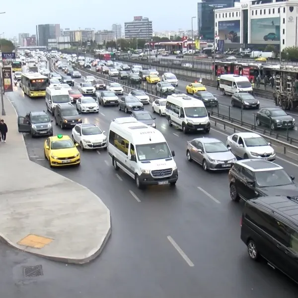 İstanbul'da Yağmur Alarmı! Trafik Felç Mi Oldu?