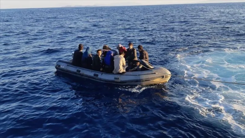 İzmir'de Göçmen Operasyonu: 35 Kurtarıldı, 12 Yakalandı! Şok Detaylar!