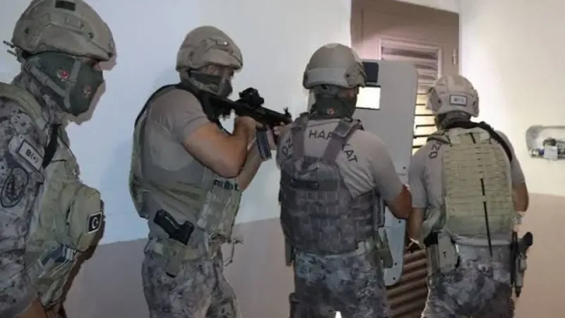 İzmir'de FETÖ Operasyonu! 7 Kişi Gözaltına Alındı! Şok Detaylar!
