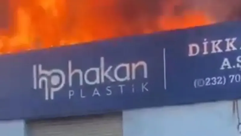 İzmir’de korkutan yangın! Siyah duman tabakası kenti kapladı