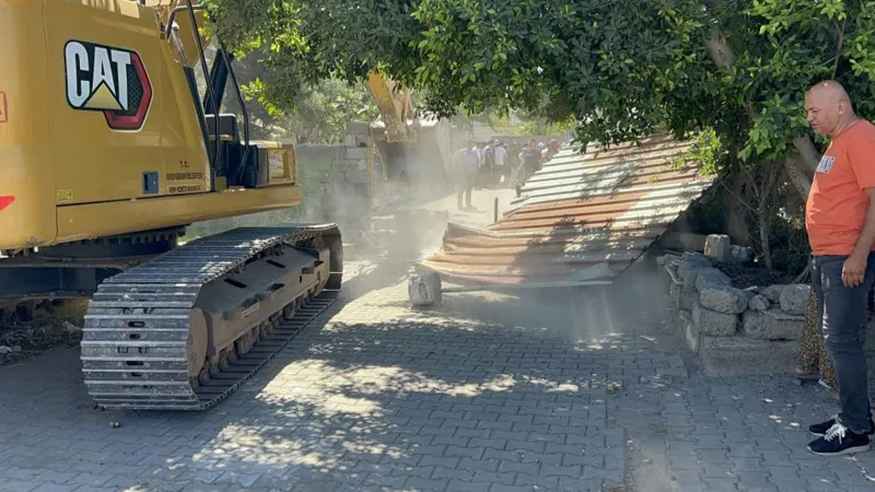 Kaçak yapı yıkımında gerginlik: 1 yaralı, 2 gözaltı