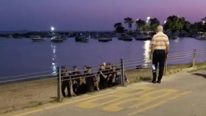 Kadıköy'de denize giren 22 yaşındaki genç boğuldu