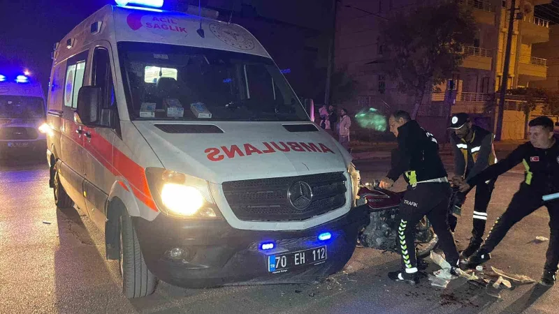 Karaman'da Ambulans Motosiklete Çarptı! Hastaneye Giderken Kaza!