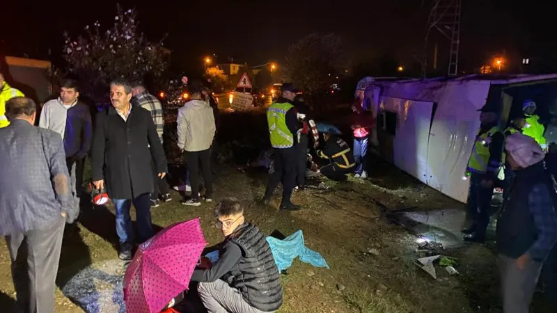 Kastamonu'da feci kaza! Tur midibüsü devrildi: Çok sayıda yaralı var