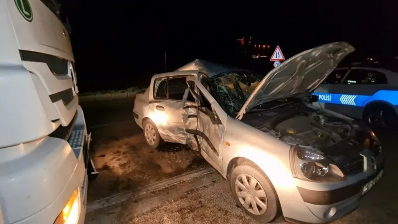 Kırıkkale’de tır ile otomobil çarpıştı: 2’si çocuk 6 yaralı
