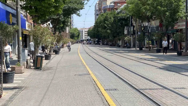 Eskişehir'de Bayram Sessizliği: Çarşılar Neden Boşaldı?