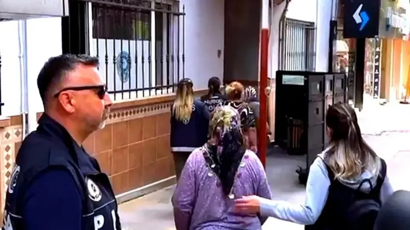 Manisa'da Uyuşturucu Operasyonu: 8 Zehir Taciri Yakalandı! Şok Baskın