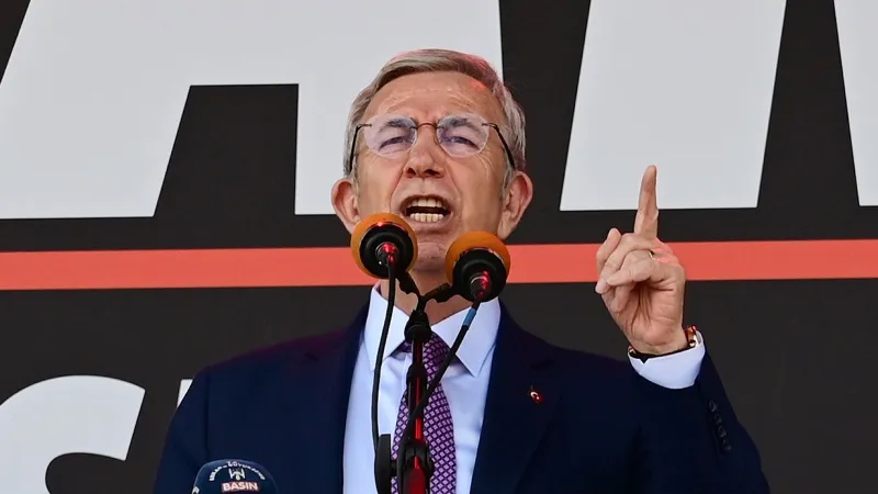 Mansur Yavaş'tan CHP'li belediyelere yönelik operasyonlara tepki Hukuk ya herkes için vardır ya da hiç kimse için yoktur