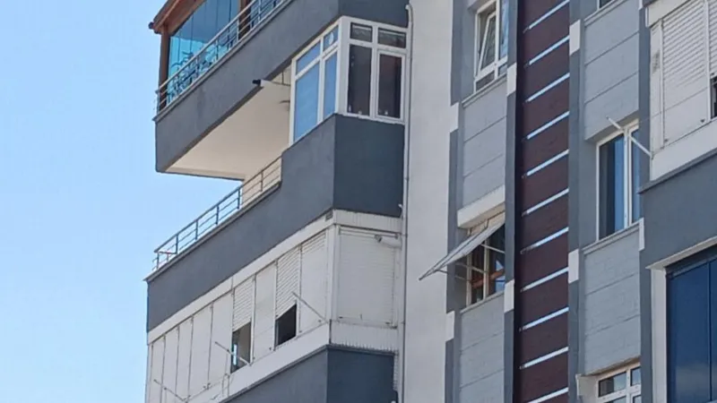 Ankara'da Şok! Ailesi Barış Dedi, Genç Kadın Balkondan Atladı!
