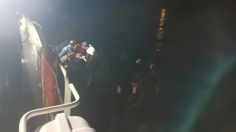 Ayvalık'ta Göçmen Operasyonu! 13 Çocukla Birlikte 45 Kişi Yakalandı