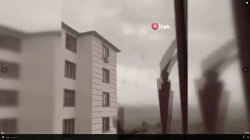 Bingöl'de Fırtına Faciası! Çatı Çocuğun Üzerine Düştü (Video)