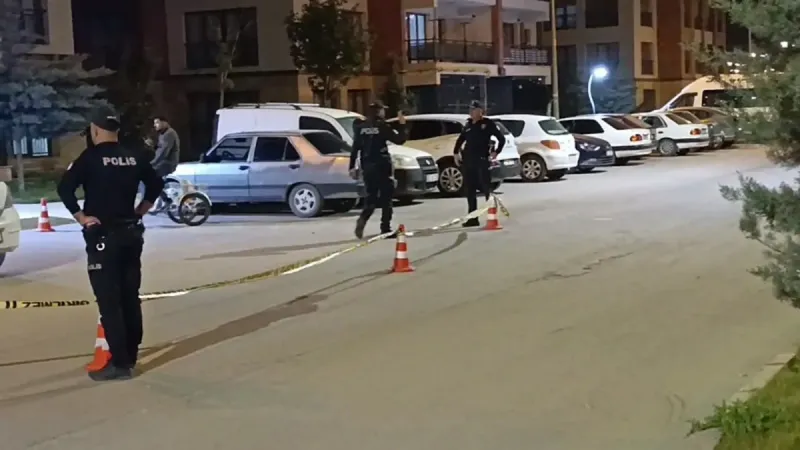Elazığ'da Silahlar Konuştu: Muhtarın Arabası Kurşunlandı!