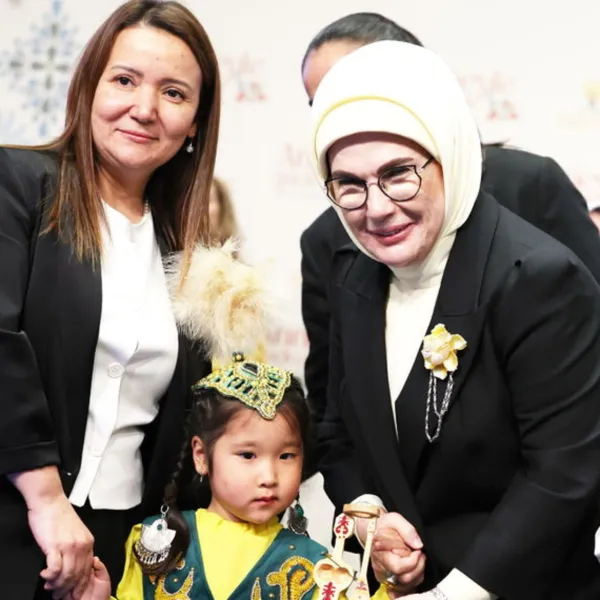Emine Erdoğan'dan Aileye Destek: "Güçlü Aile, Güçlü Türkiye!"