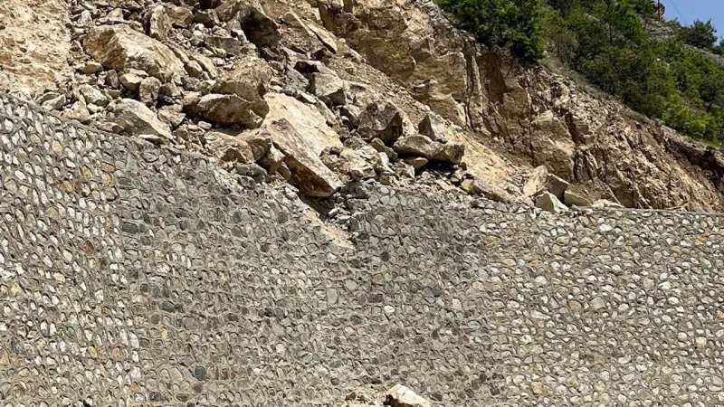 Gümüşhane'de Heyelan Kabusu! Yol Kapandı, Mahalle İzole Mi?