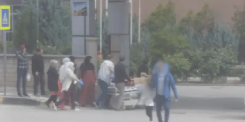 Diyarbakır'da Şok! Hamile Kadın Hastane Önünde Doğum Yaptı!