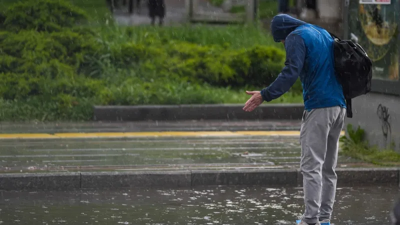 İzmir'de Hava Alarmı! Bugün Yağmur Mu Var? İşte Detaylar