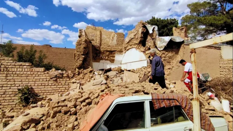 İran Sallandı! 5 Şiddetinde Deprem: Son Dakika Gelişmeleri
