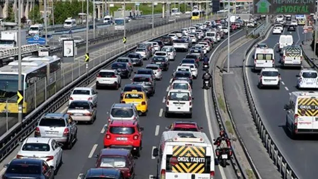 İstanbul'da Yağmur Kabusu! Trafik Alarm Veriyor!