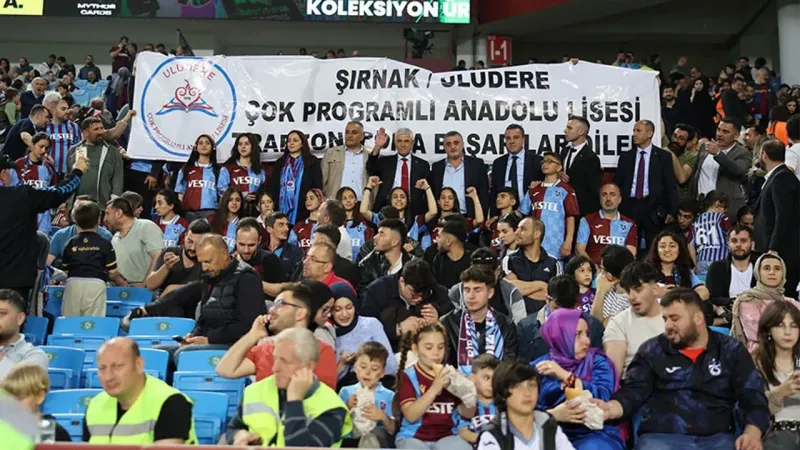 Uludereli Öğrenciler Trabzonspor'a Moral Verdi! Derbi Coşkusu
