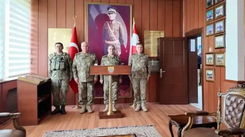 Orgeneral Bayraktaroğlu Ağrı'da! Mehmetçikle Bayram Coşkusu