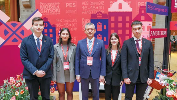 Özgür Özel'den Gençlere Müjde! Geleceğin Liderleri Hollanda'da Yetişecek!