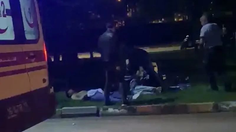 Lazer Kavgası Kanlı Bitti! Parkta Bıçaklar Çekildi!