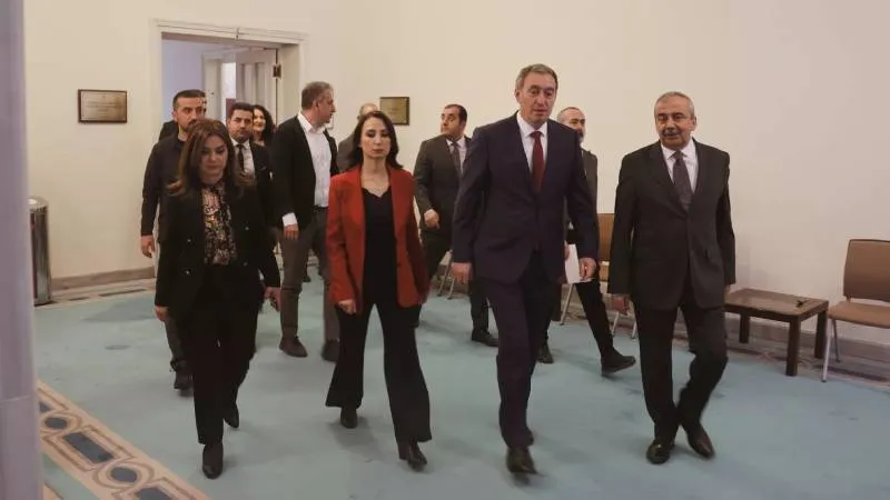 PKK'nın fesih kararı ve İmralı ziyaretinin ardından DEM Parti siyasi parti turuna başlıyor