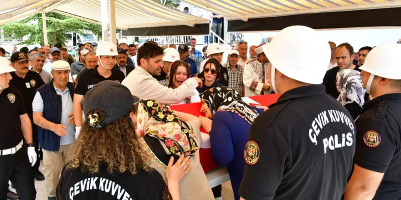 Polis Memuru Yusuf Taşpınar'a Veda! "Babamı Çıkarın" Feryadı