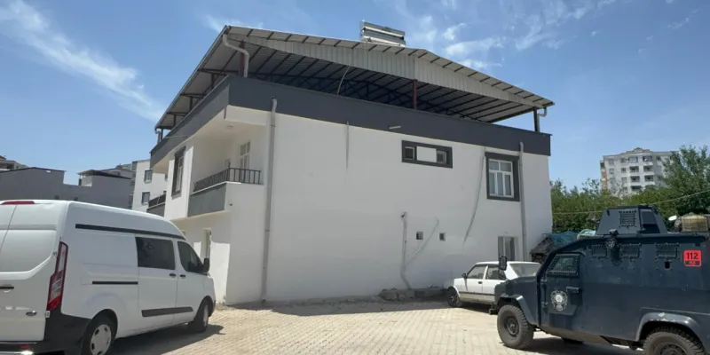 Babasının Kafasına Çekiçle Vurdu! Şoke Eden Olay