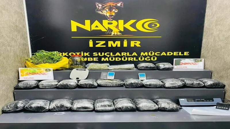 İzmir'de Esrar Baskını! Torbacılara Gitmeden Yakalandı!
