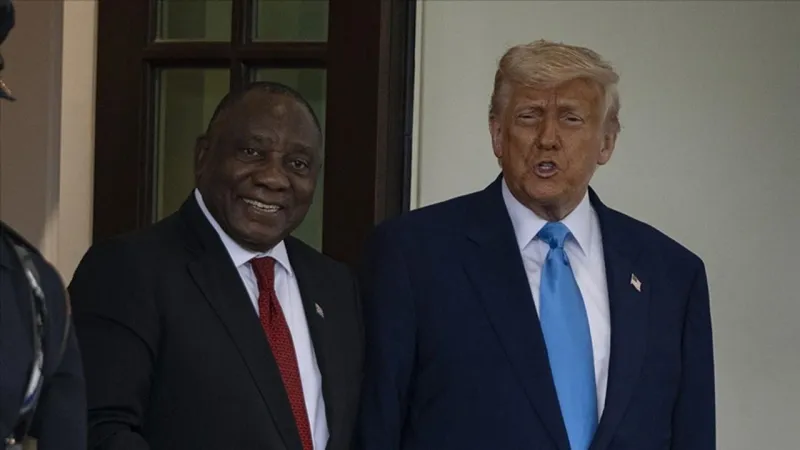 Trump ile Ramaphosa'nın Beyaz Saray'daki görüşmesine "beyaz çiftçilere soykırım" iddiası