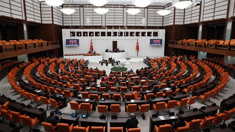 Türkiye'de 180 siyasi parti faaliyet gösteriyor
